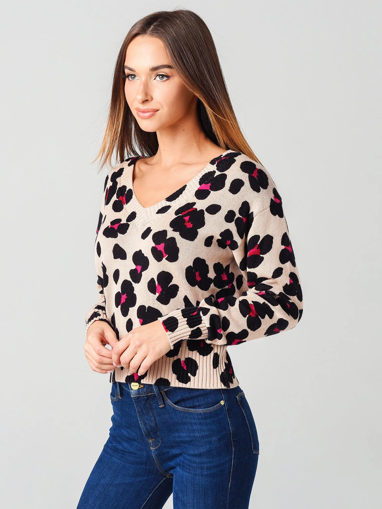 525 Women's Printed Relaxed V-Pullover Sweater